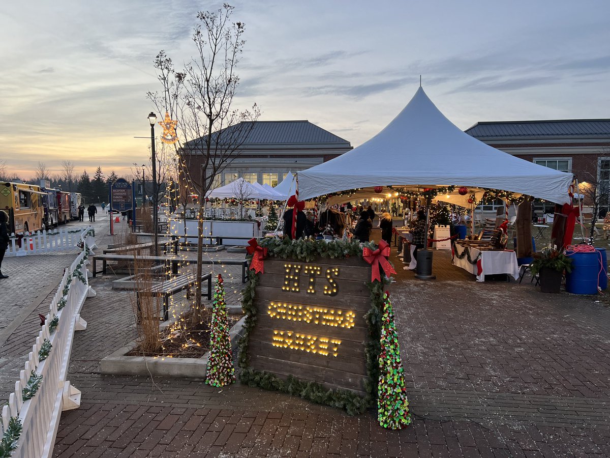 HTSParents's tweet image. We hope everyone enjoyed our first ever outdoor Christmas Market last night. A huge thank you to our amazing volunteers and staff who help prepare for the market. Be sure to tag us in your social media posts with #HTSChristmas @HTSRichmondHill