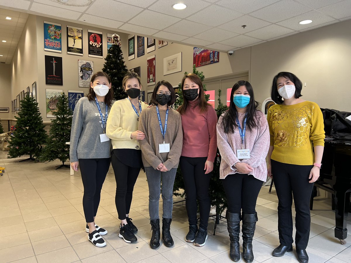 HTSParents's tweet image. We hope everyone enjoyed our first ever outdoor Christmas Market last night. A huge thank you to our amazing volunteers and staff who help prepare for the market. Be sure to tag us in your social media posts with #HTSChristmas @HTSRichmondHill