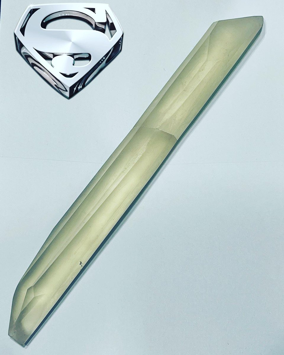 WorldsFinestPH's tweet photo. #Christmas is 2 weeks away you say? Close enough! My brother is a fan of the auction houses annnd managed to procure this #FortressofSolitude #Crystal from #SupermantheMovie (1978). Now to figure out a geektastic display and a place to eventually put it. 
 #dccomics #movieprop https://t.co/vFIPeEW0mb