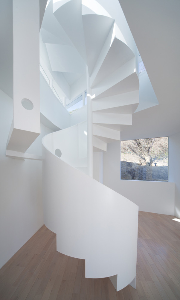 steven_dekok's tweet photo. A spiral staircase allows you to get to the other levels of this #uniquehome. #dreamhome  https://t.co/OL2aPJjCod https://t.co/uZdFFkskap