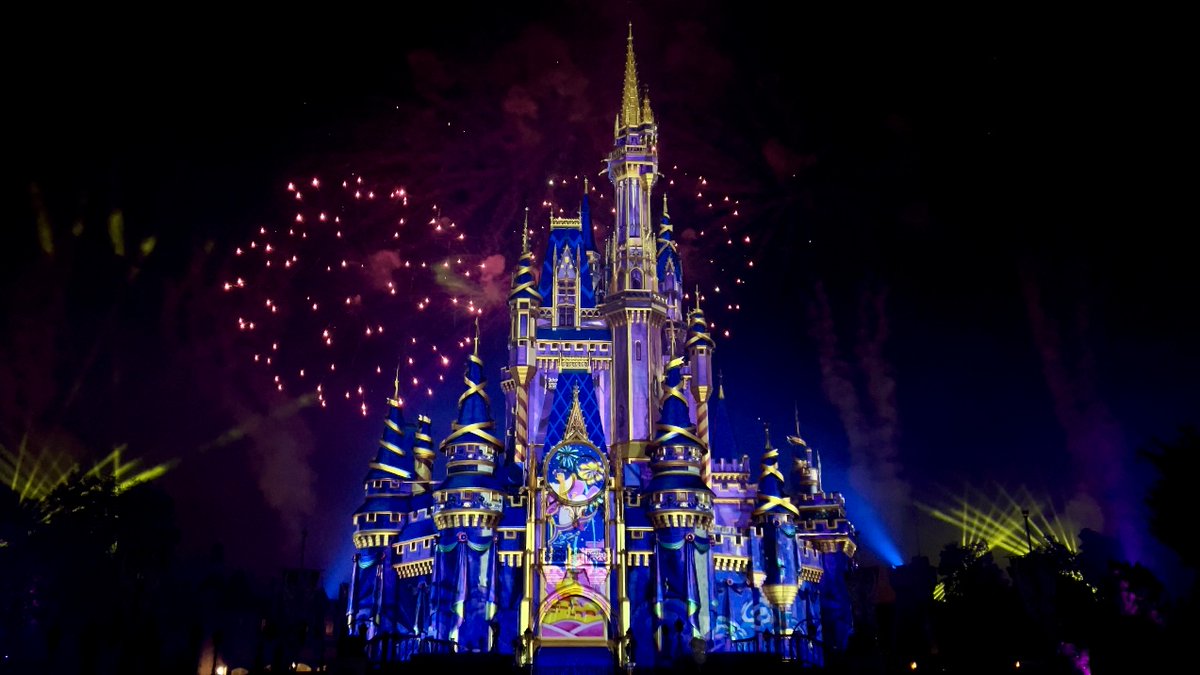 PlexReel's tweet image. Enjoy this special once-in-a-lifetime viewing of #Disney’s #Enchantment fireworks show in honor of #WaltDisneyWorld’s 50th Anniversary Celebration! 🏰🎆 Watch here: youtu.be/UtzMLIp2wAk