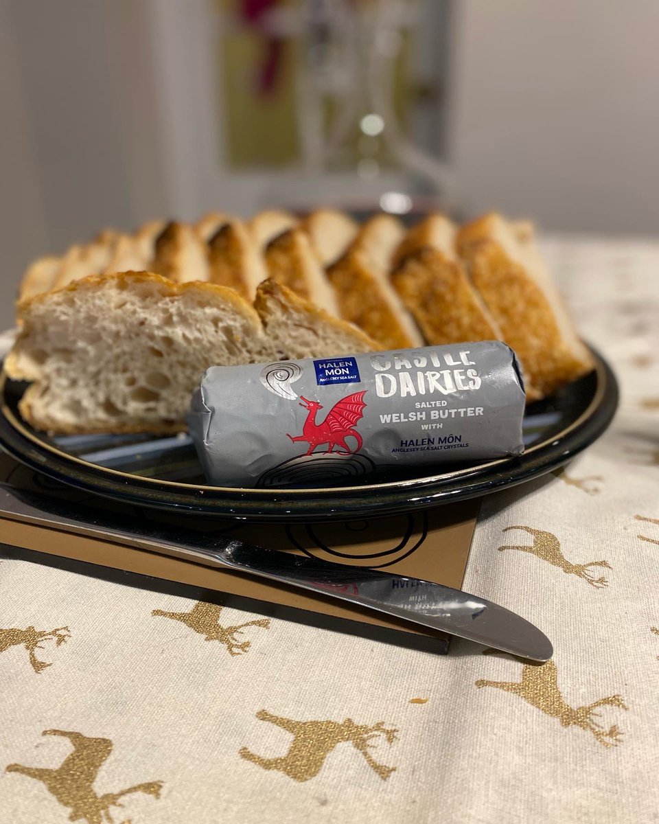 adrianjcoles's tweet photo. Quite simply amazing #Welsh #FoodAndDrink @foragefarmshop #Chateaubriand tonight. @castledairies & @halenmon butter is a 🔥collaboration on @tymelinbakery sour dough, @freshthebaguettebar pancetta salad was 💪, finishing off with Welsh @mallowsdistillery #SpicedRum #Rummers https://t.co/ZBNCJRD0qV