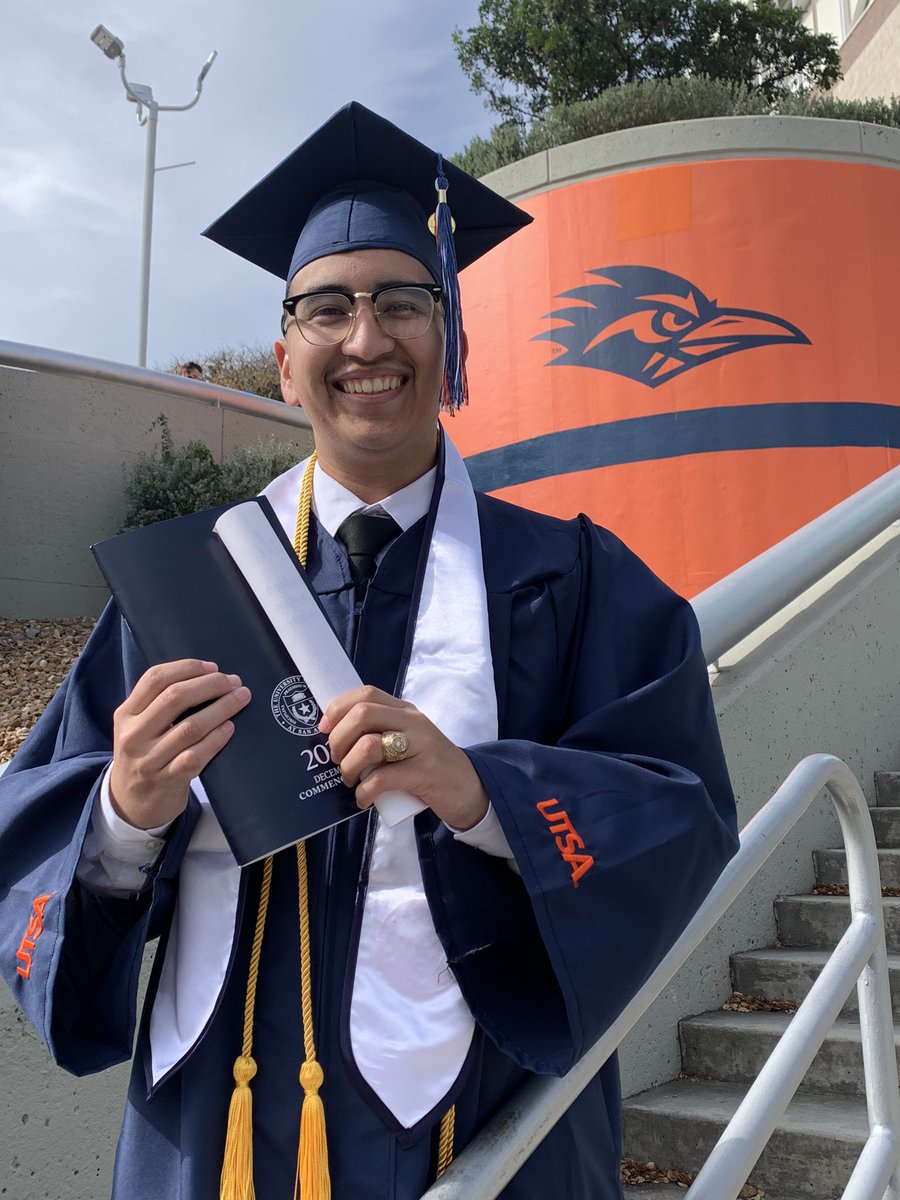 JacobUrdialez's tweet photo. It’s official #UTSAgrad21 🎓 https://t.co/cwaBE15JgZ