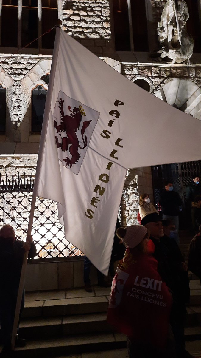 ASeguenco's tweet photo. Esta tarde. #leonesp #autonomialeon #cylmentira #paisleones #conceyu https://t.co/LDaAqwYRUd