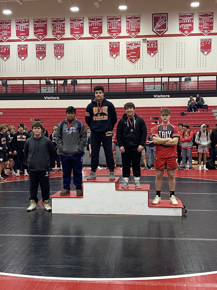 SkyhawksWrestle's tweet photo. Congrats to the placers at the Tipp Red Devil Invitational: Mickey Shirley/6
Brody Hayes/3
Noah Johnson/5
Hunter Boyd/3
Jeremy Sanchez/3
@SkyhawksSports1 @FairbornHS https://t.co/ke8i5WY6Jl