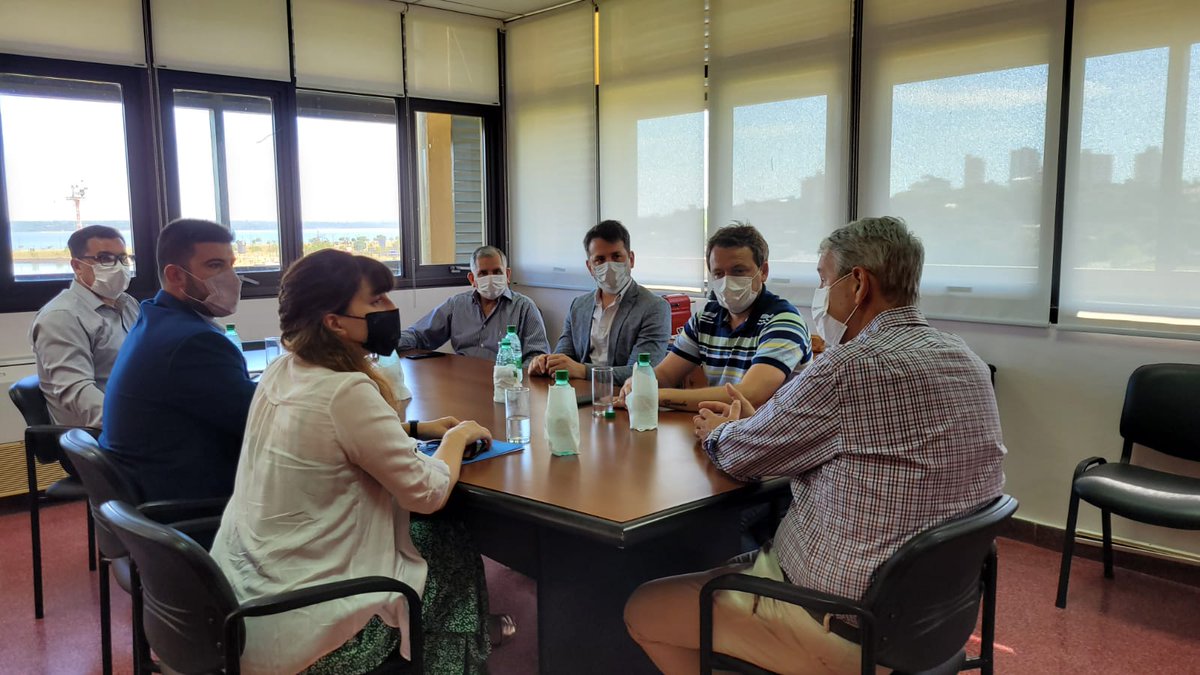maurobonavota's tweet photo. Reunión con el Ministro @miguel_sedoff donde conversamos sobre innovación tecnológica en la Educación Técnica Profesional, y la importancia de vincular y trabajar conjuntamente con el sector socio productivo.  
@INETetp #CoNETyP https://t.co/mfouQoIXnu