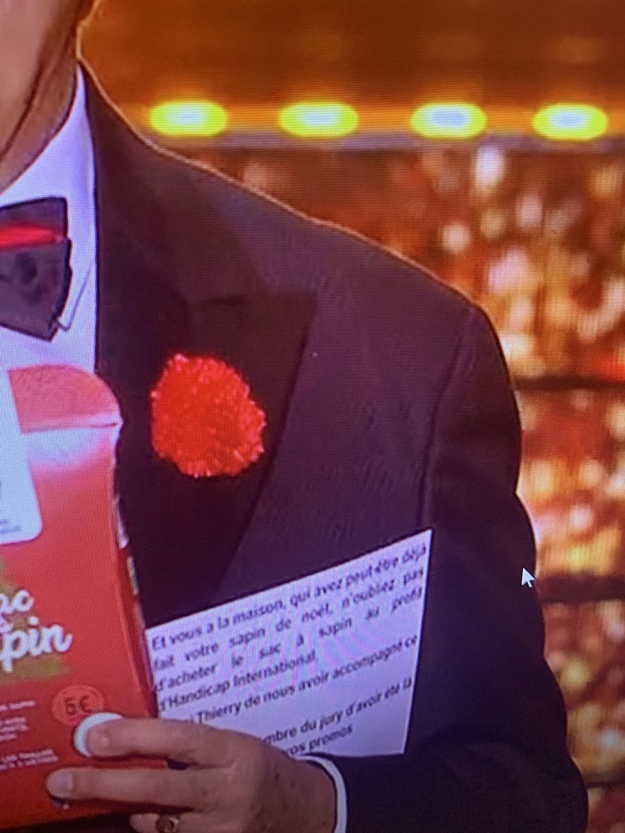 « Et vous a la maison qui avez peut être déjà fait votre sapin de Noël » Jean Pierre le prompteur ne suffisait pas ? #MissFrance2022 #MissFrance