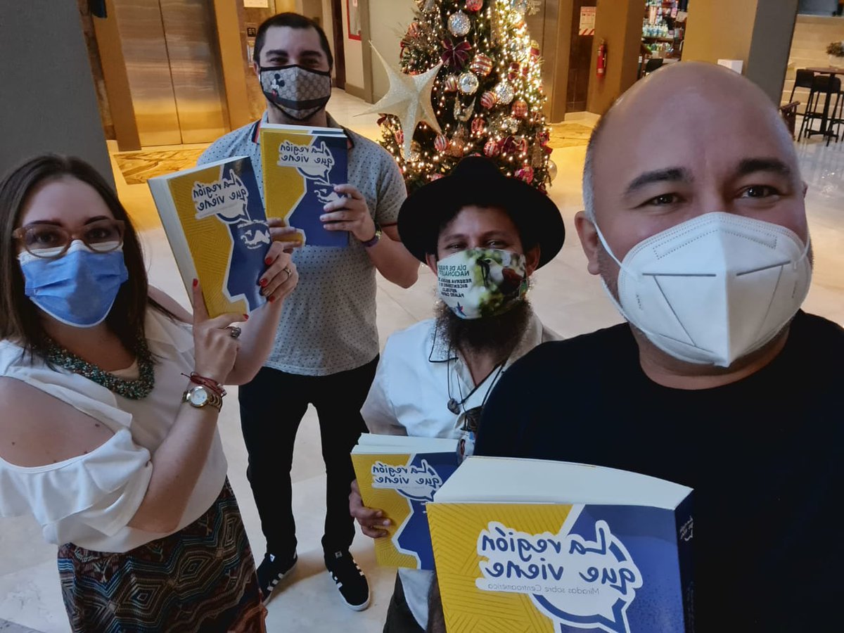 diegoechegoyen's tweet photo. En San José entregamos los ejemplares del libro La Región Que Viene a los coautores costarricenses. Gracias a EXOR, SICA y Red Humanista por el apoyo a este proyecto. #Juventud #Centroamérica #Futuro https://t.co/diIzLoYw0N
