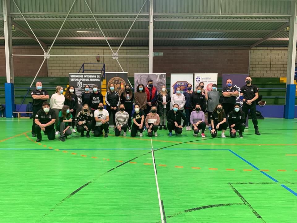 JCopeF1's tweet photo. Finalizado el III Seminario de #defensapersonalfemenina organizado por la #deputaciondacoruña impartido por la Escuela de Defensa Personal &amp; Policial HKF, esta vez en #Concellodeculleredo https://t.co/7yIGNnbl4C