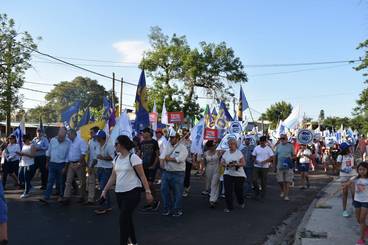 AlvaroDelgadoUy's tweet photo. Hoy estuvimos en Salto en la primera caminata de la coalición en defensa de la LUC. Hablamos con los vecinos sobre los cambios positivos que trajo esta ley y que nos llevan a defenderla.
#VotaNOderogar https://t.co/qeeZDv6U4U