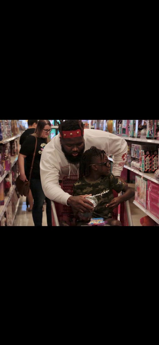 marvinwilson21's tweet photo. Welcome to “Marvin’s magical Christmas 🎄” where every kid gets a Christmas to remember. Thank you to @GTprep2015 for helping making this event possible 🙏🏾 https://t.co/rkND5cSiKT