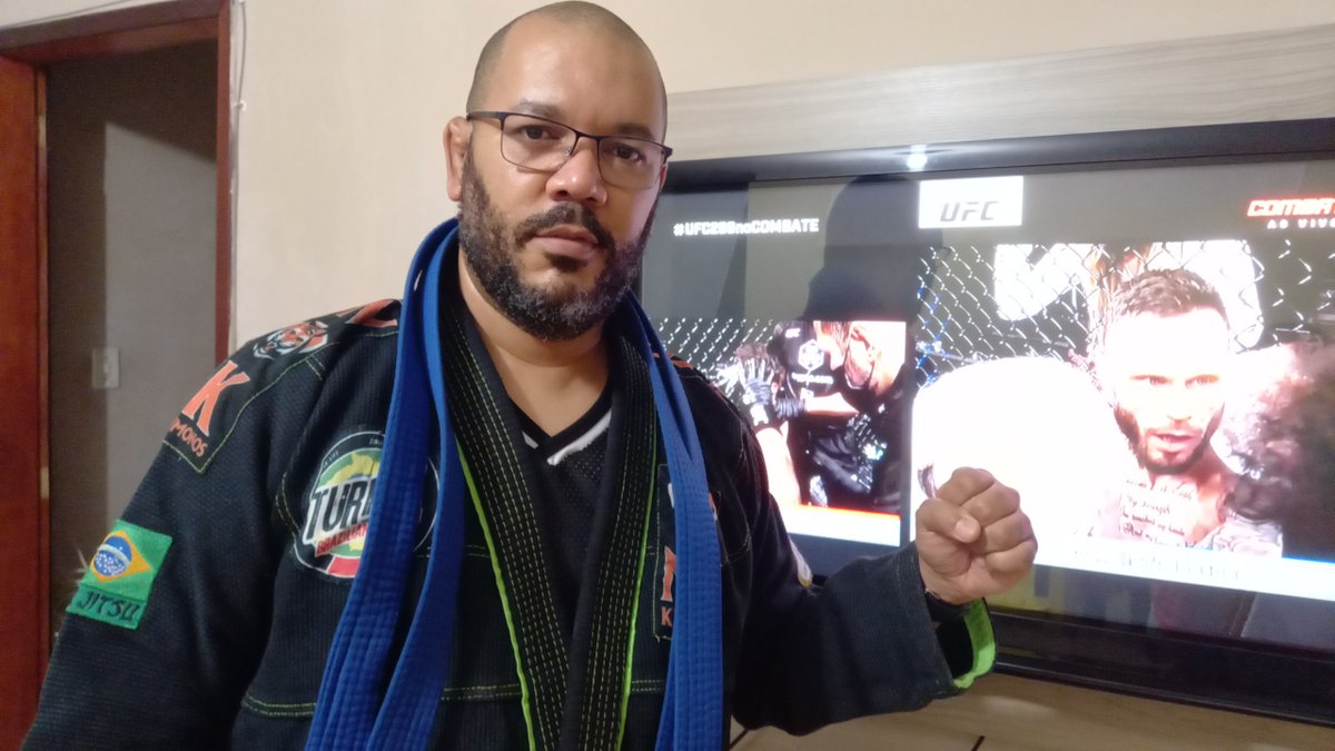 Rodrigo_VemCer's tweet photo. #UFC269NoCombate 
@ufc 
@UFCBrasil 
@canalCombate #UFC269 
@canalCombate 
@ufc 
@UFCBrasil 
Torcendo pro Oliveira 🥳🥳🤜💥🤛 🇧🇷💚🇧🇷💚 https://t.co/jmpH9mxuwk