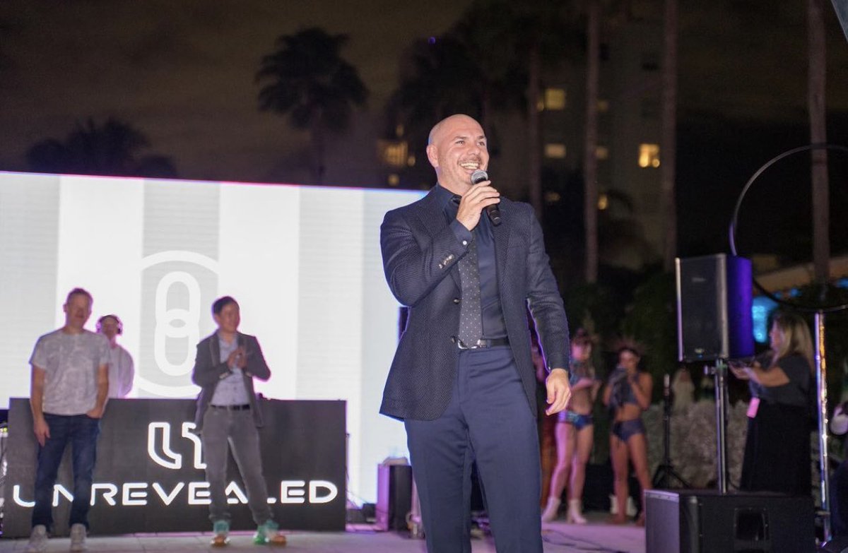 305_world_media's tweet photo. 📸 @Pitbull at #OneOfWorld in Miami Beach, FL earlier this month (December 1, 2021) #NFT #MiamiArtWeek #MrWorldwide #Pitbull

(Images: djuzo, bellwetherculture) https://t.co/88Z8s62jMG