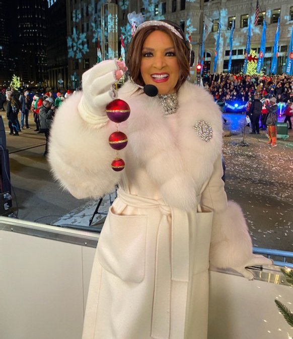 BurtonABC7's tweet photo. #TONIGHT 6p @ABC7Chicago
We are just minutes away from a #SPECTACULAR Holiday tradition!
Enjoy incredible performances🎼🎙🎶
#Celebrate this holiday season @ the 30th annual #BMOHarris @alan_krashesky @valwarnertv @ryanchiaverini at the #bmolightsfest @DISNEY Its #Magical💚❤🌟 https://t.co/3TqsRu6vys