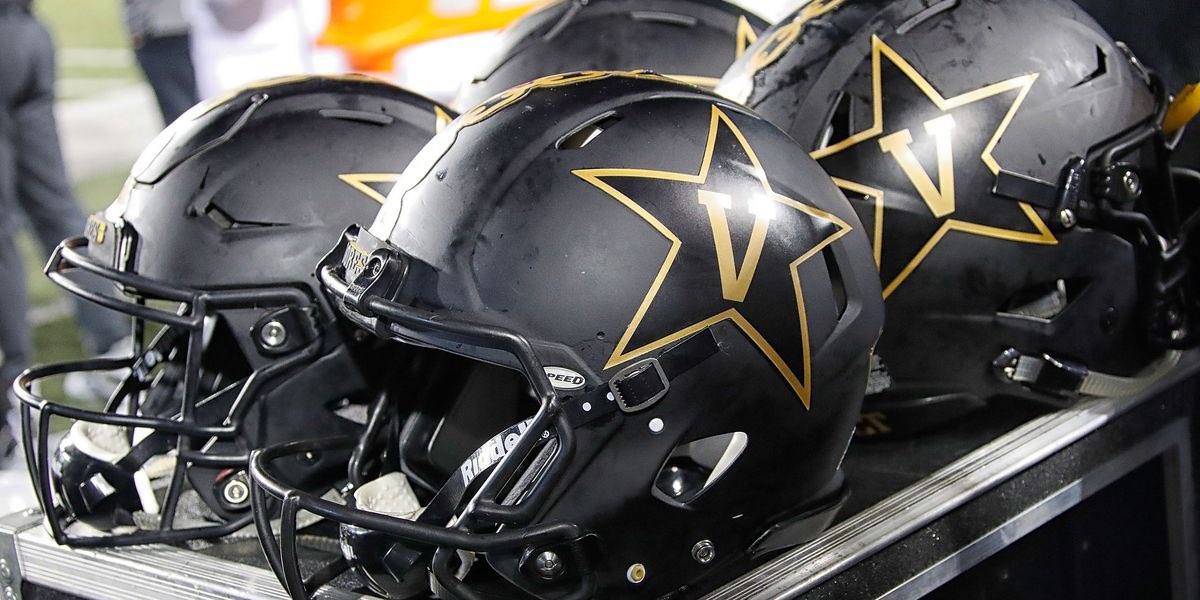 n_rinaldi24's tweet photo. Extremely excited to have received a PWO offer from Vanderbilt University!! ⚓️ ⚓️ @Coach_JDiBiaso @bartonsimmons @Coach_Lea @CoachJ_Egorugwu https://t.co/mIa23s1Hcq