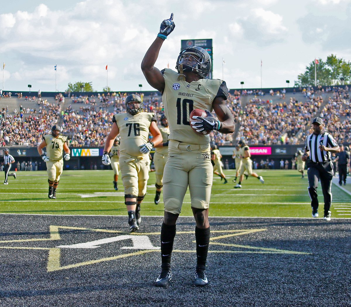 n_rinaldi24's tweet photo. Extremely excited to have received a PWO offer from Vanderbilt University!! ⚓️ ⚓️ @Coach_JDiBiaso @bartonsimmons @Coach_Lea @CoachJ_Egorugwu https://t.co/mIa23s1Hcq