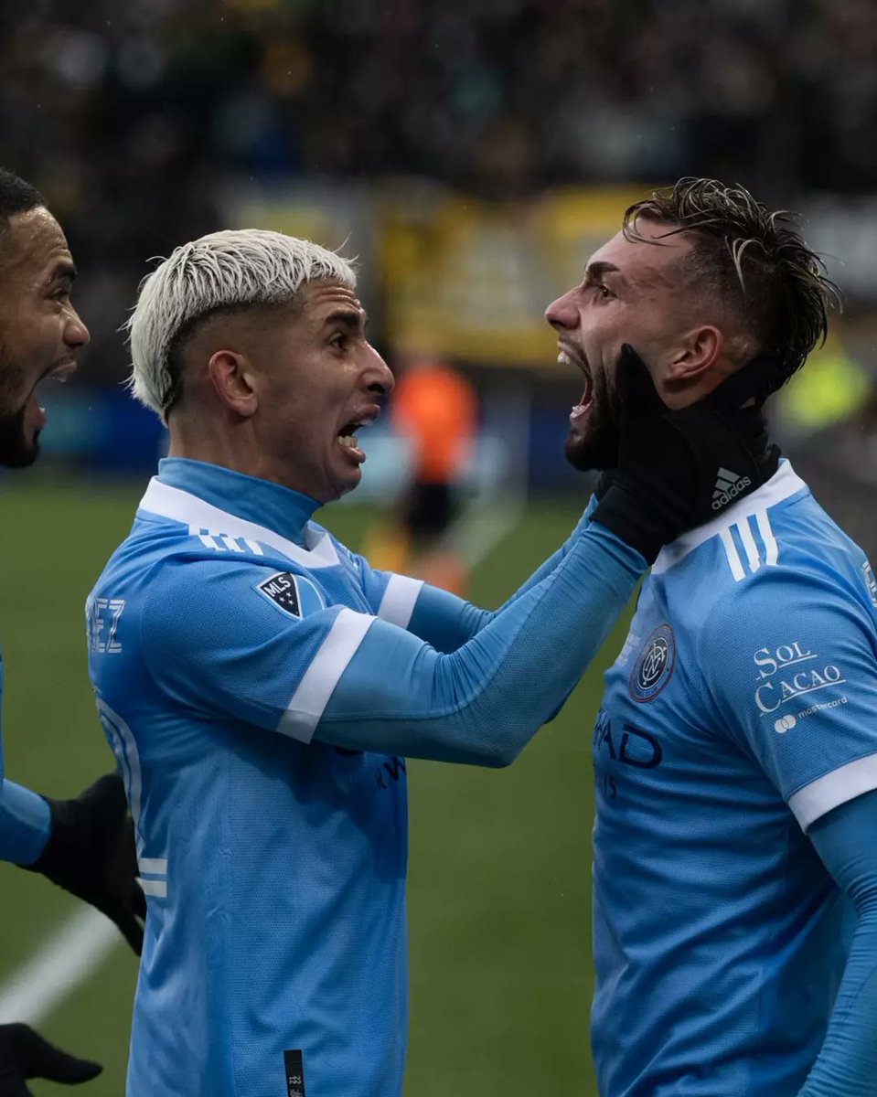 TBolso1899's tweet photo. Santiago Rodríguez (21) se coronó campeón de la #MSLCup🏆 con el equipo de @nycfc, quien la ganó por primera vez en la historia. Destacada temporada del ex-tricolor⚪🔵 Además, hace una semana también fue campeón de la Conferencia Este. 🇳🇱 https://t.co/D9WyYw4LZi