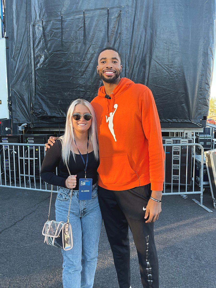 i 🖤 my job! #FanDuelFanFest @mikal_bridges