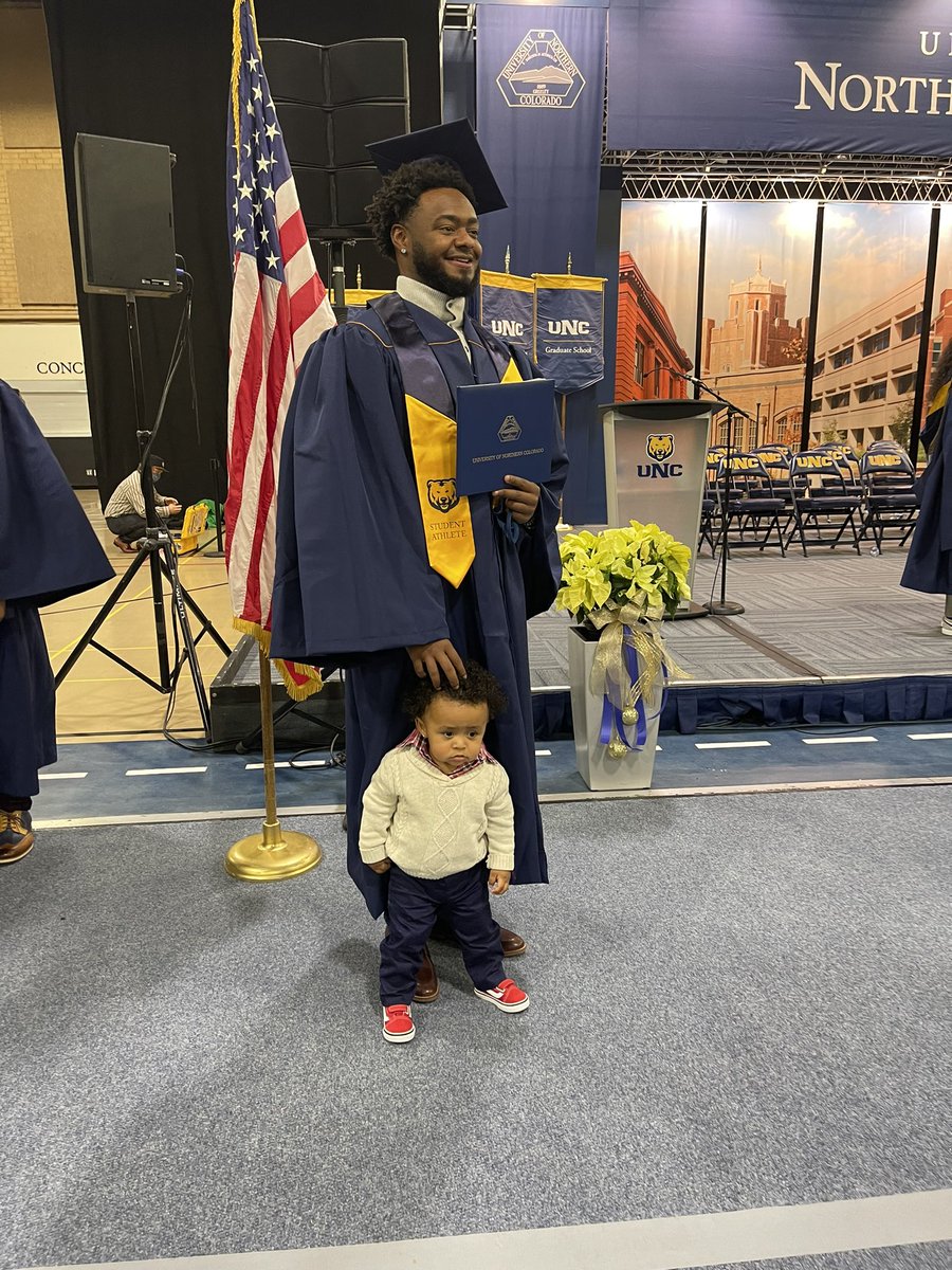 TheJaireMoore's tweet photo. From sleeping on an air mattress and couch surfing at Junior College, to a college graduate with a degree in my hand 🙏 Never let an obstacle bring me down. #ThankyouLord https://t.co/1iRAK4WOEL