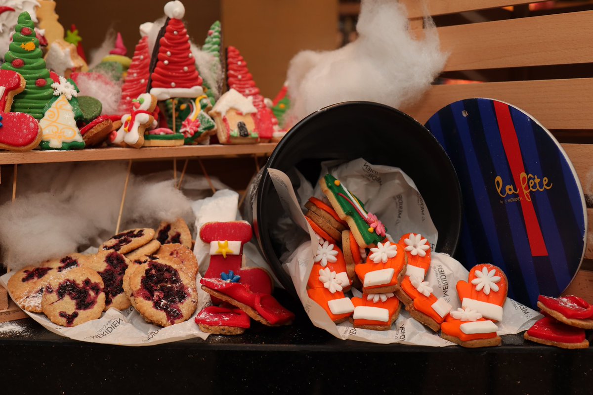 MeridienCairo's tweet photo. #happeningnow Sharing the love and joy of the festive season with our loved ones over La Fête signature cookies and sparkling cocktails!
Cheers
#lmlafete @LeMeridien https://t.co/ChPvzI1gKI