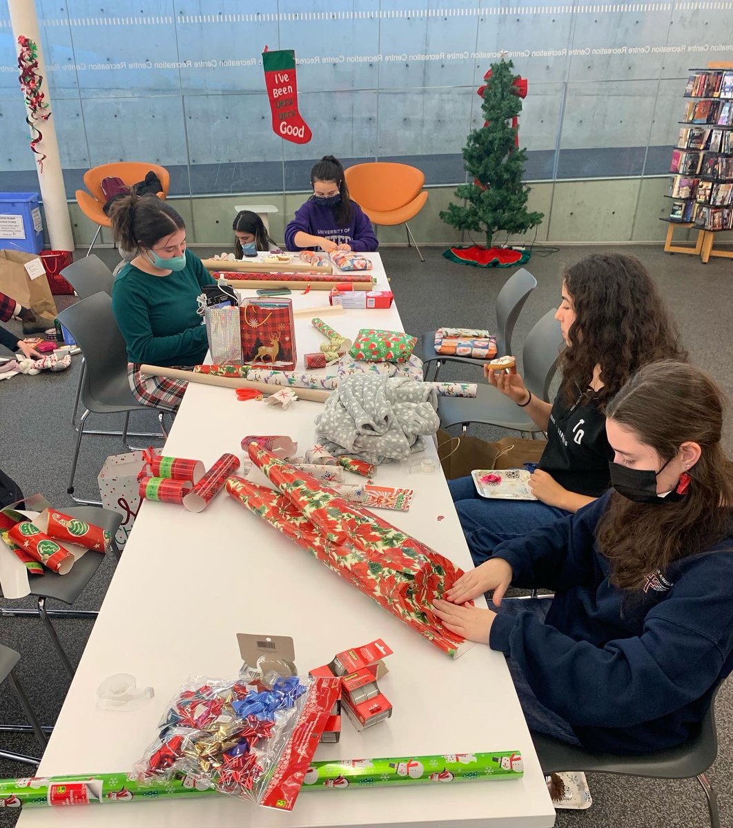 InfoFlamborough's tweet photo. Wrapping for the #HolidayGiftProgram is underway! Thank you to our youth volunteer team for helping us to wrap so many presents for seniors and get them ready for delivery🎁🚗 https://t.co/wBlFrNn5sh