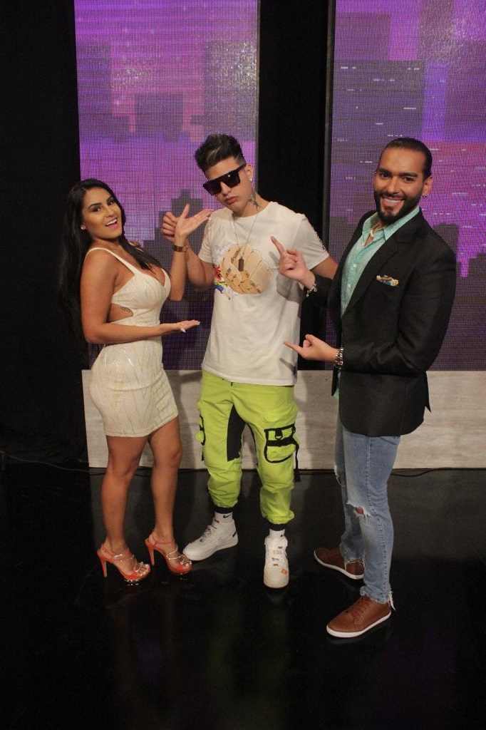 trecepy's tweet photo. ⭕️AIRE | Tu #MalaJuntaPy favorita llega con @krlinho88, @LuanaCareagaPy y @Seinikim.
Esta noche nos acompañan #DannyStyle, @pzeballos10, #EightL y el @negrovazquez.
🤗Sumate pues a las pantallas del #Trece📺 https://t.co/ptKkFAPbeH