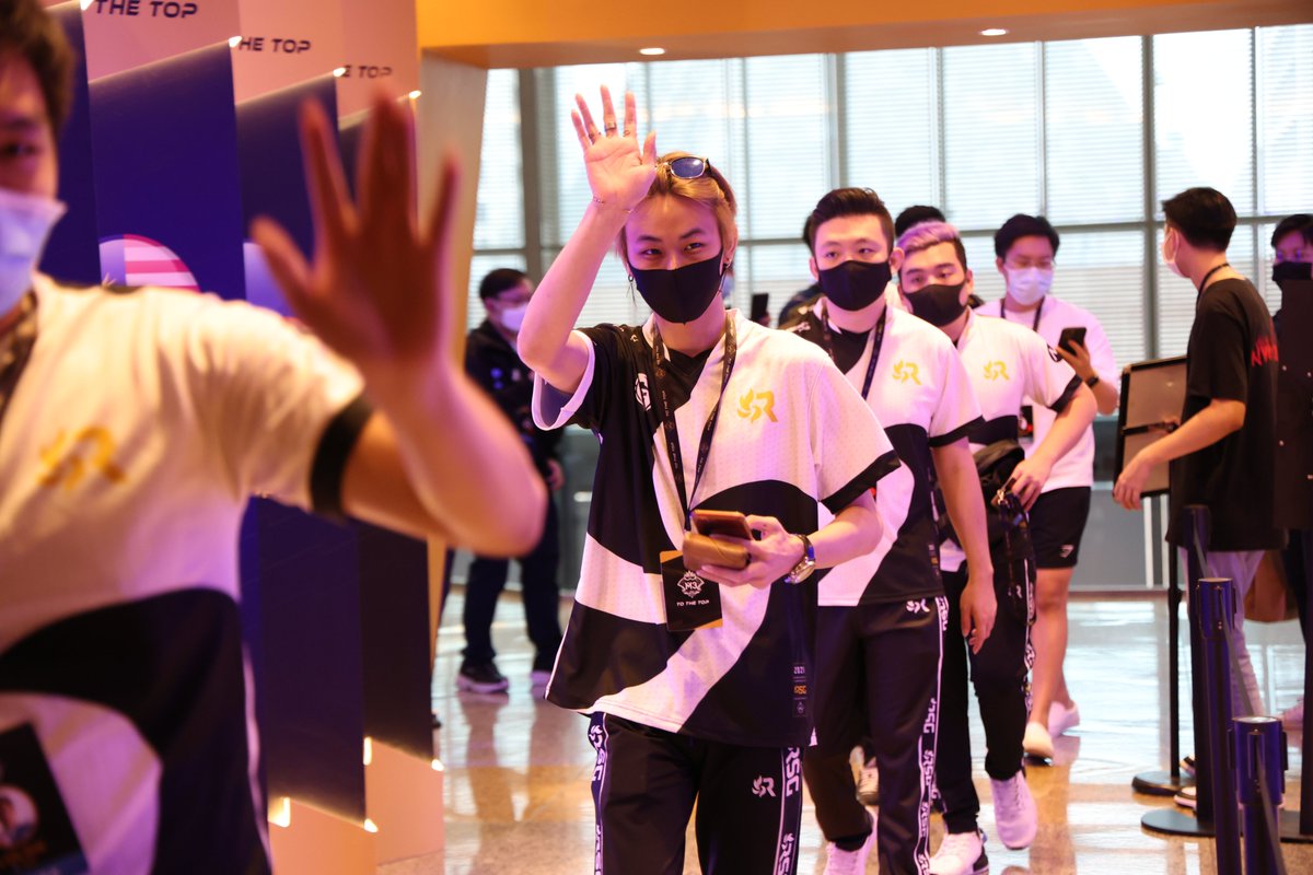 MlbbEsports's tweet photo. It's show time for Playoffs Day 2 👏

🇵🇭 ONIC PH vs RSG SG 🇸🇬 2:00 PM (GMT+8) 
🇮🇩 RRQ Hoshi vs TODAK 🇲🇾 6:00 PM (GMT+8) 

#M3 #MLBBM3 #MLBBEsports https://t.co/q1gryfnCh0