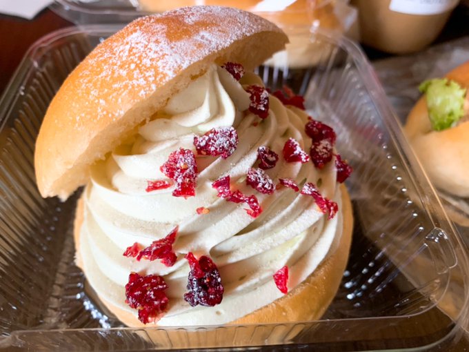 ピスタチオとクランベリーのマリトっツォ 