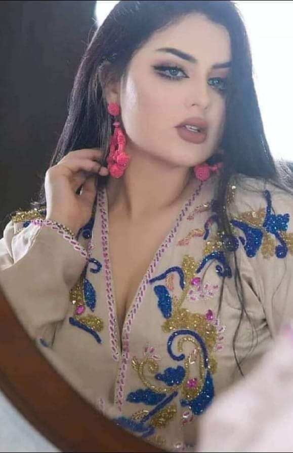 صباحي يتجدّد بكم و معكم ...💕
صباحكم حب ورضى ورحمة تغمر القلوب🌸
و دفئ يسكن الأرواح و عطر يغمر أماكنكم🌸
وعذوبة تزرع الحب أينما تحلون🤗
💐🌺صباح الورد🌺 💐