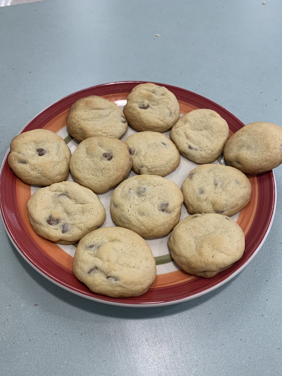Life’s what you bake it in Essential Science. Does overkneading dough make it tough? Does handling cookie dough too much cause it to burn? Students determined the influence of different factors on the sweet and savory goods they were baking🍪🥐 #cookies #scones