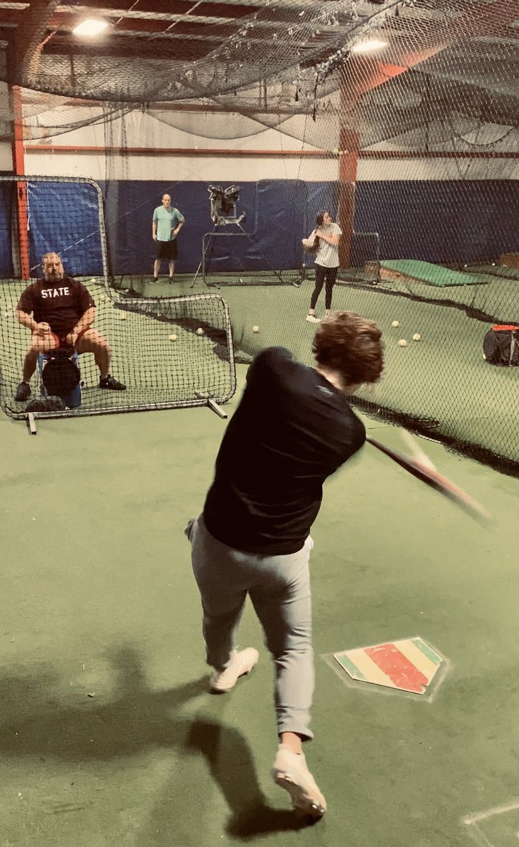 mxsoliz's tweet photo. Love this time of year. Christmas break, getting to see father’s & son’s / daughter’s doing work.
Slate Alford & Wes Alford, Mississippi State Baseball #24 getting after it.
#DoMoreWork #HaveMoreFun
@walford24
@SlateAlford
@HailStateBB https://t.co/KenptC7JTq