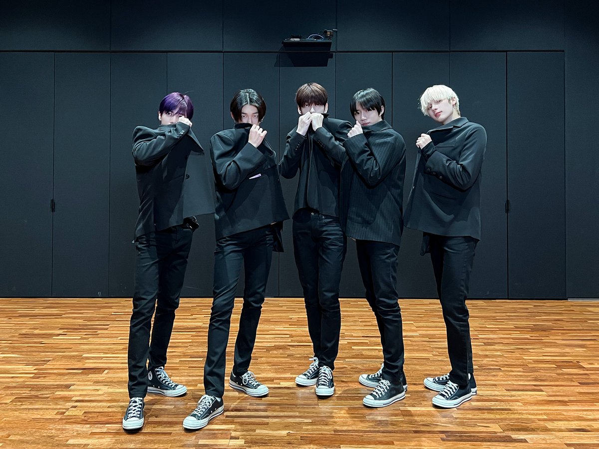yawnjeem's tweet photo. Bayangin aja gimana capeknya mereka buat persiapin penampilan di MAMA kemarin,mereka latihan keras buat bikin panggung yang hebat,buat ngasih penampilan yang "WAHHH" buat Moa, tapi malah di gituin sama Mnet.
#MakeSomeNoise_forTXT
#TXTDESERVEStheBEST https://t.co/A4gaS24ePc
