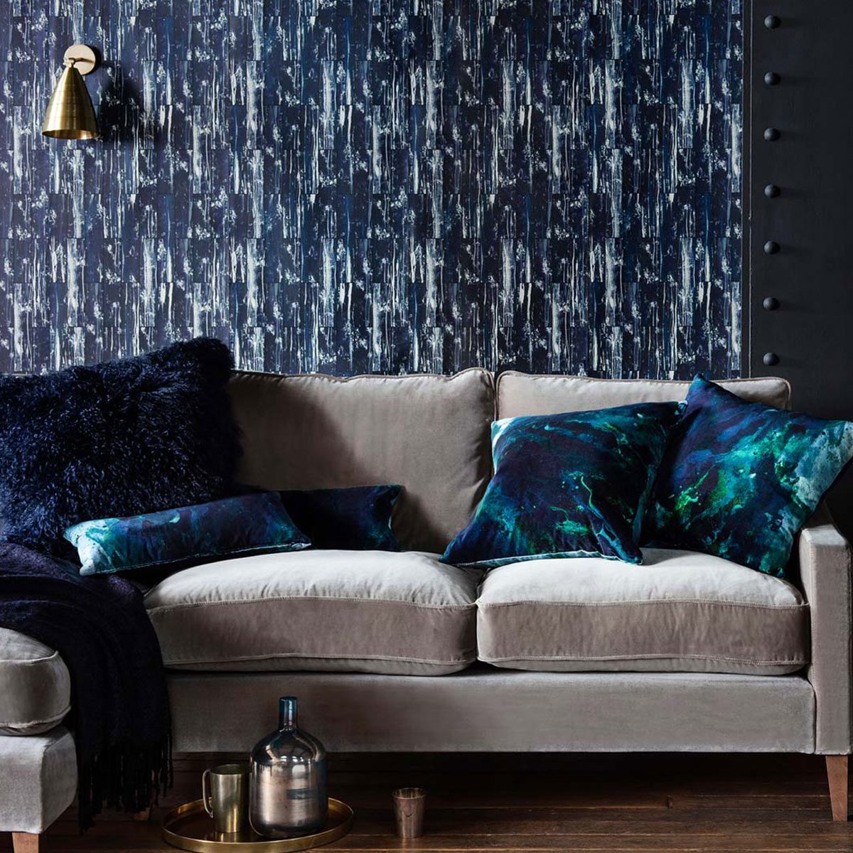 Wallpaper design Acro, is an incredible symphony of vertical textures inspired by the way metal corrodes with the sinuous veins running across the surface.