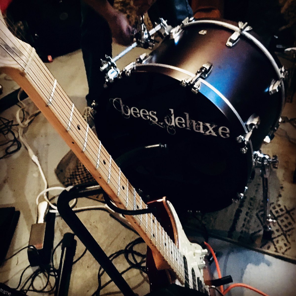BeesDeluxe's tweet photo. Sound check 1883 Lounge, Glen Cove Hotel, Onset, MA.
#beesdeluxe #blues #acidblues #boston #Beecaster #mouthfulofbees #freetibet #onset #1883lounge #capecod https://t.co/yI9h5Mc6Bj