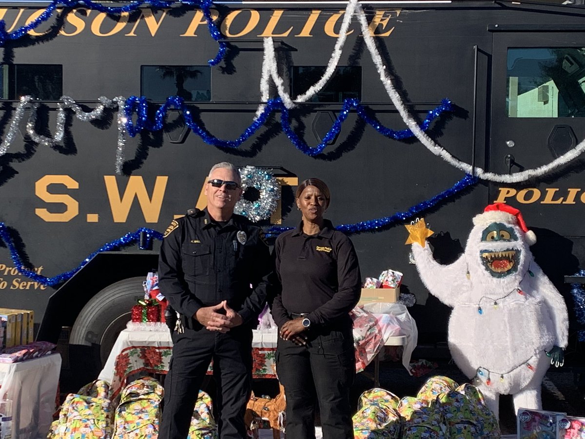 Chief Hall Captain Pickrom Tucson Police Staff and volunteers all had the honor of being a part of the Homicide Survivors event this morning. Great time with great people helping to spread holiday spirit. Thanks to all that helped in any way. #holidayspirit #communitysupport