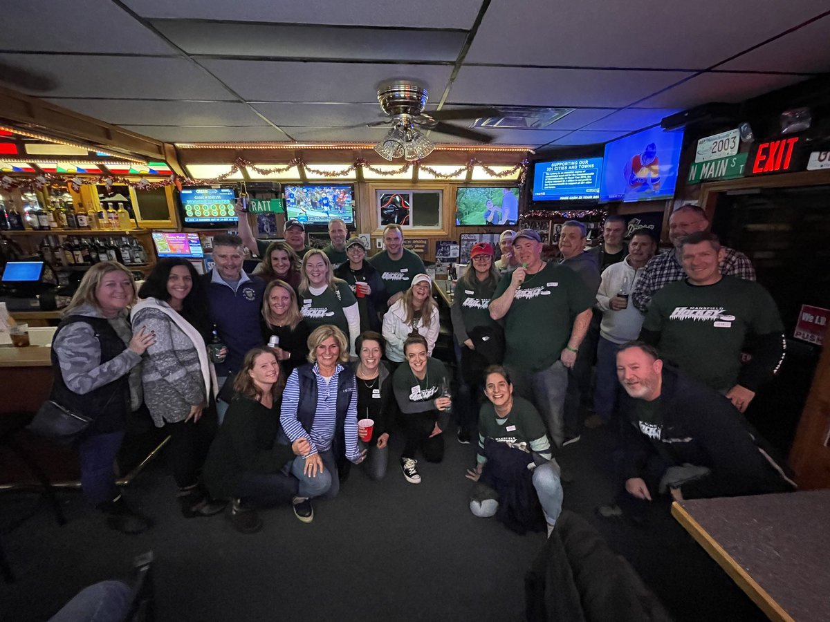 MHSHOCKEY3's tweet photo. What a success! 1st Annual Hockey Pub Crawl! Thank you to Catman @Jimmys_Pub Chen Du and of course Geno’s for hosting us! Thank you to Step Carroll, Paul Flynn and Kathy Gordon! What a fun night! https://t.co/pAUK3RlX4m