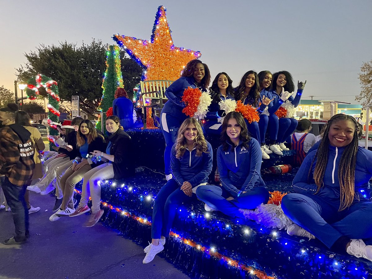 UTArlington's tweet photo. ❄️Our Merry Mavericks representing at the Arlington Holiday Lights Parade❄️ https://t.co/dCV8mBoJFz