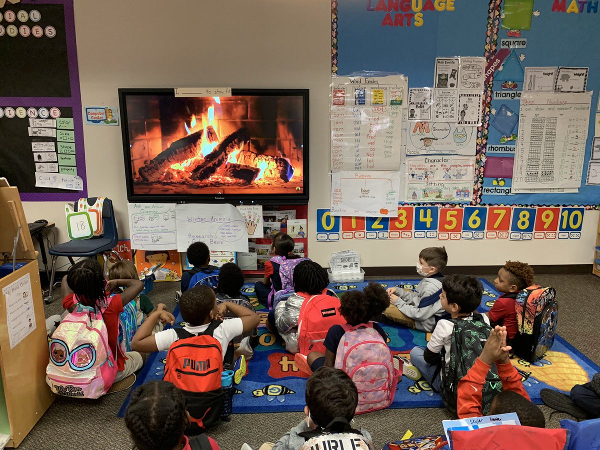 omakanbi's tweet photo. “Chill and Relax” time during our closing circle at the end of the day. Sounds of fireplace crackling is very soothing. @MsGazzaway @OutleyE #TechTheHalls #RelaxEd https://t.co/VXXfnUQUrb