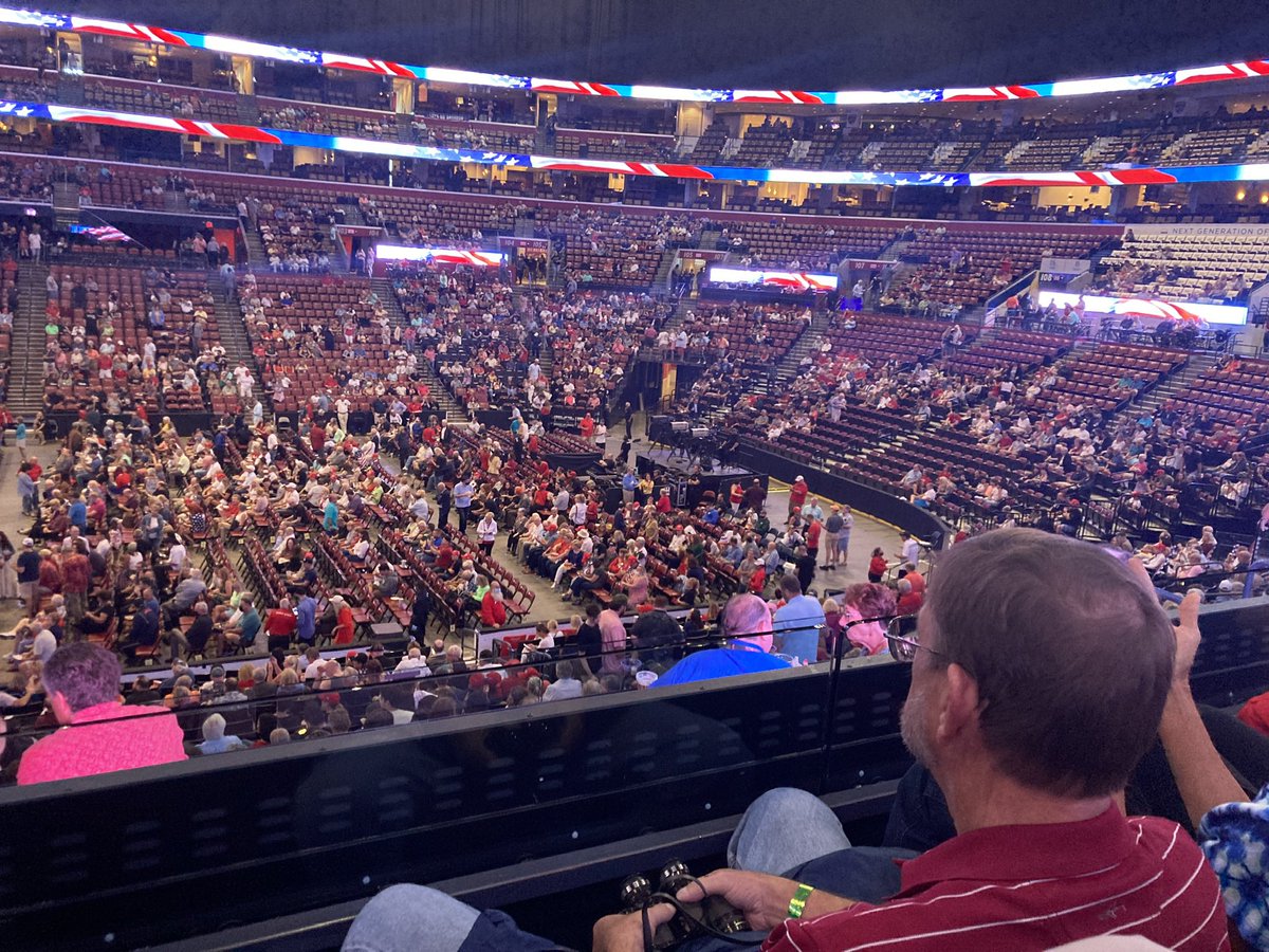 BrittanyWallman's tweet photo. @MontroseJimmy This should give you an idea- I don’t have an estimate. Each person paid $138 or more - some people paid thousands for VIP access. https://t.co/i43Zr2FB5h