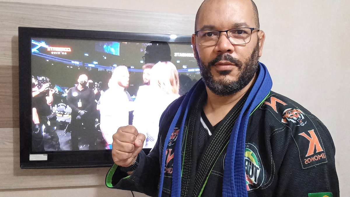 Rodrigo_VemCer's tweet photo. #UFC269NoCombate  
Torcendo pro Oliveira 🥳🥳🤜💥🤛 🇧🇷💚🇧🇷💚 https://t.co/fPw37LAr2K