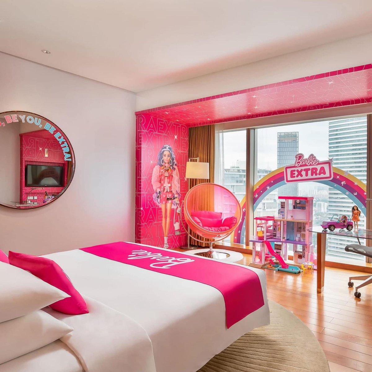 iwanqais's tweet photo. Barbie theme staycation. 🤩

🚏Grand Hyatt Kuala Lumpur https://t.co/T7WNxHrzzY