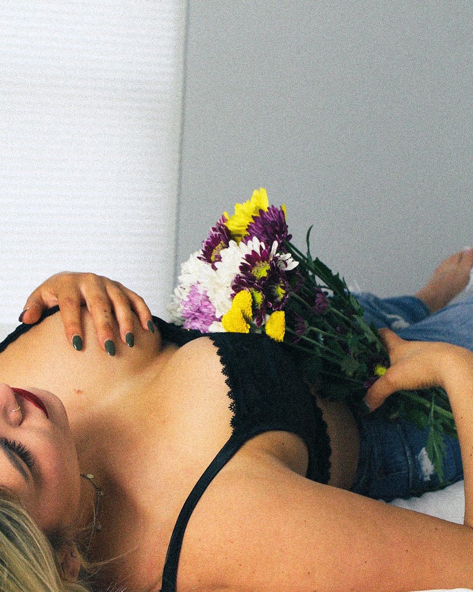 immirandashae's tweet photo. meet me at our spot 💐 https://t.co/6oLODzrE50