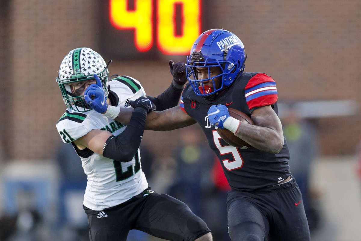 SportsDayHS's tweet photo. Duncanville is headed back to state! 😤

Duncanville avenged last season's state semifinal loss with a 35-9 win over Southlake Carroll to return to the title game for the first time since 2019 🔥

Story by @McFarland_Shawn: https://t.co/teQwC3MhF2

📸: @elias_valverde 

#TXHSFB https://t.co/7nxY5oZxT3