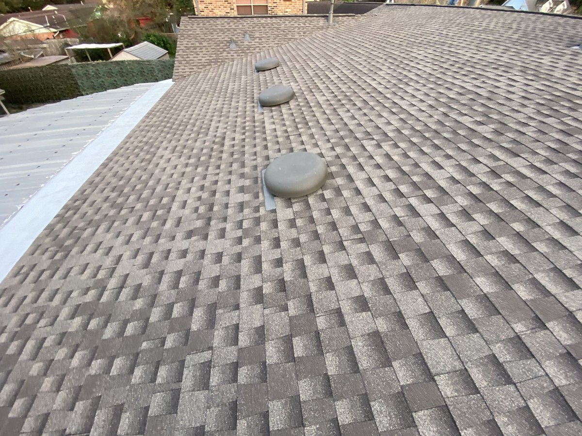 kgmroof's tweet photo. 30 year GAF Timberline HDZ weathered wood shingles #roofing #houston #texas #gaf #hdz #timberline https://t.co/WfoEMTD4CT