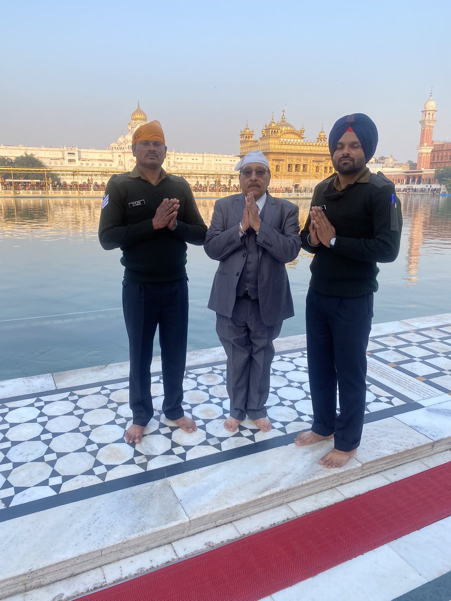 Teji62688232's tweet photo. Good Morning Friends 
From GoldenTemple Amritsar https://t.co/tpBIv26yLs