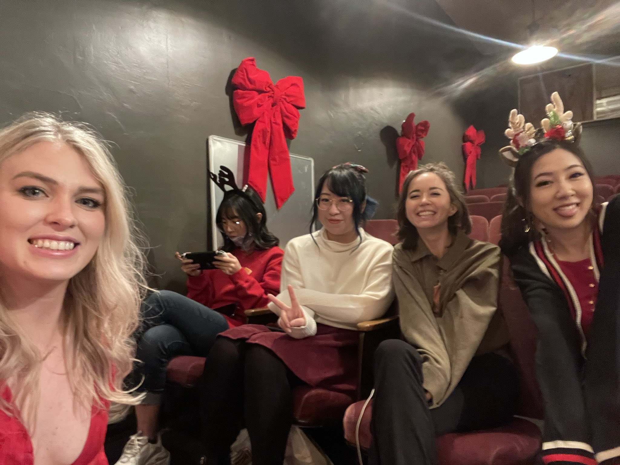 QTCinderella on Twitter "Christmas concert live now!!!! https//t.co