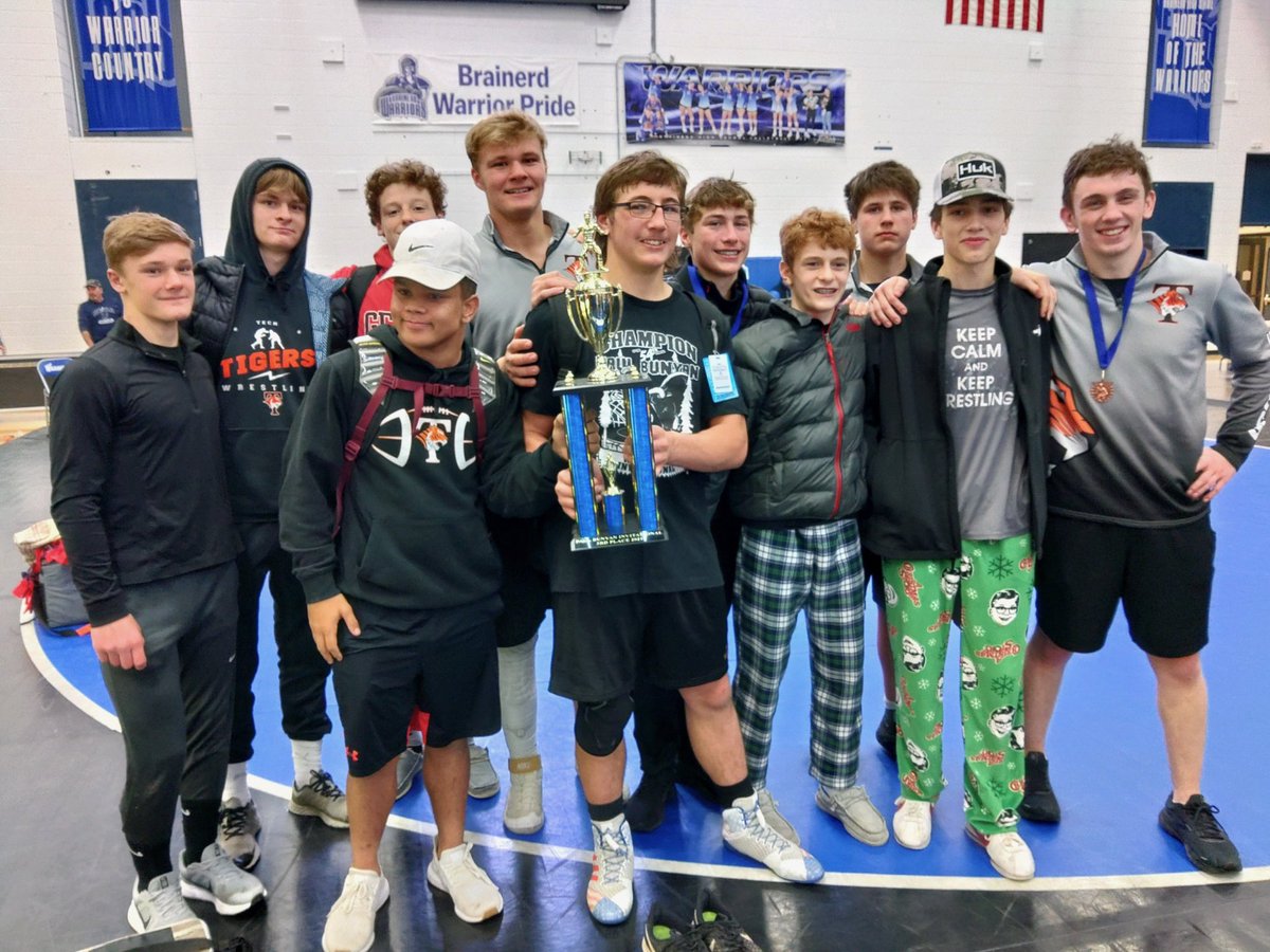 Congrats St.Cloud Crush Wrestling, who placed 3rd in the Brainerd "Paul Bunyan Tournament." There were 15 teams entered… and that's with only 11 of 14 weights entered 💙🧡👏👏