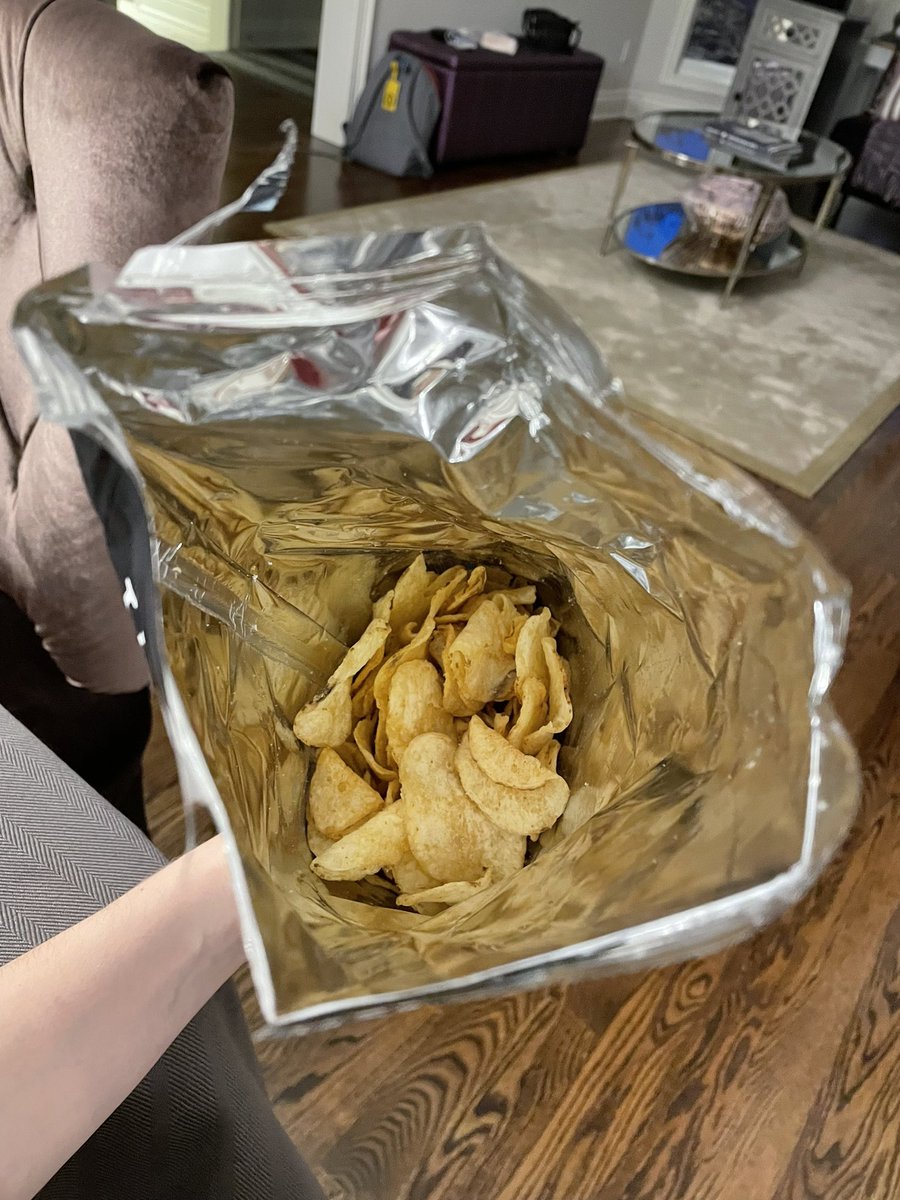 michellegerbs's tweet photo. #HeyHardBite I just opened a new bag of chips and it’s only 1/4 full. Why am I paying for this!??!! @Hardbite https://t.co/3rpyZ4JPLj