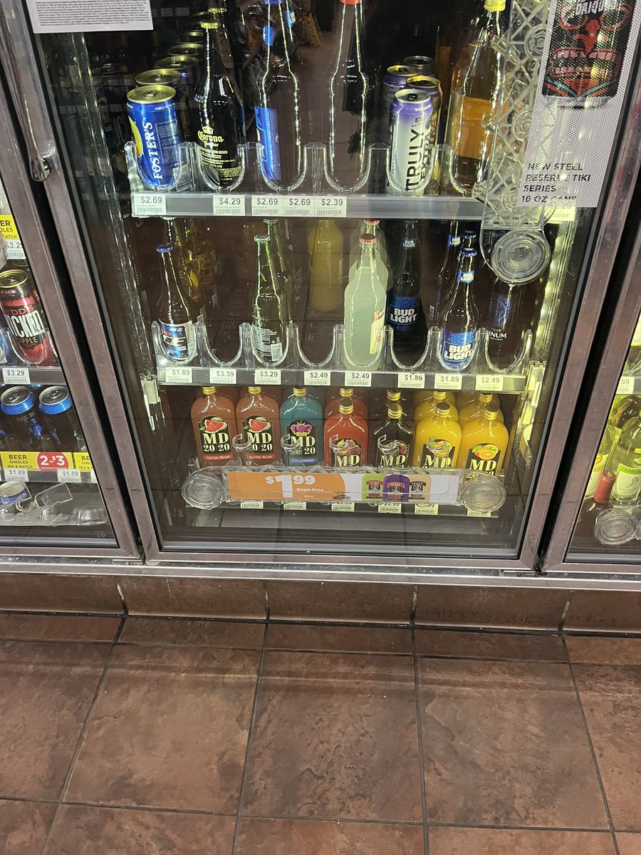 trickatree's tweet photo. gas stations, american east https://t.co/fOP1p4mGIr