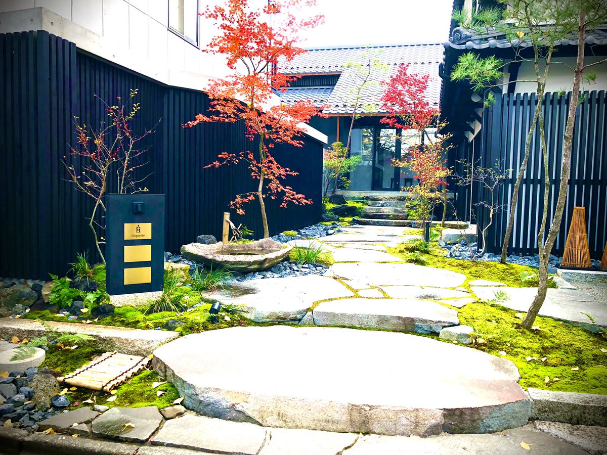 nagonoki's tweet photo. 四間道、という所
空襲を逃れ焼け残る一角
戦前昭和、明治の建物も残る
織田信長の清洲越え
徳川時代、名古屋城下町
令和、隠れ家的飲食店が佇む街
高級料理、オシャレなカフェ
散策したり
大人が楽しめる街
鶏そば　那ご乃樹へも寄ってみて
歴史ある風情が残るこの街❤️な、那ご乃樹です🇯🇵 https://t.co/5KxiGSt48I